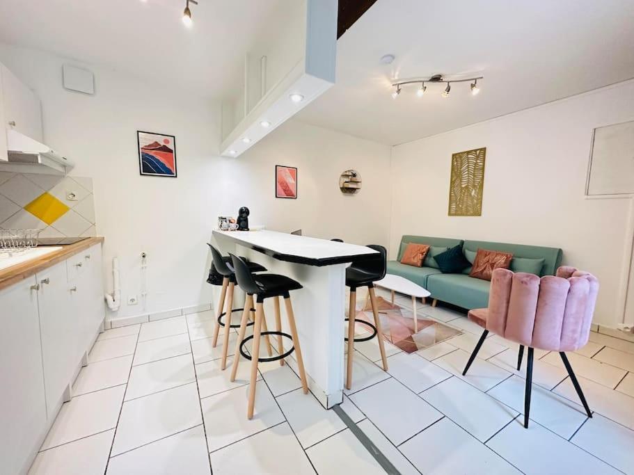 Appartement Confidentiel Laon Exterior photo
