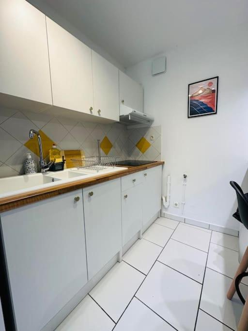 Appartement Confidentiel Laon Exterior photo